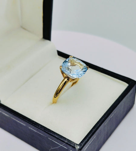 Bague 50 Bague en or avec topaze bleu clair 58 Facettes
