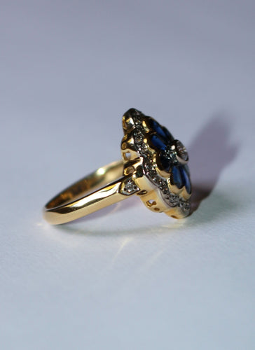 Prsten Květina ze žlutého zlata, diamanty, safíry 