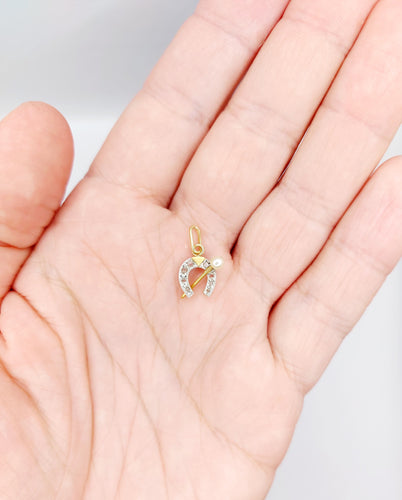 Pendentif Pendentif or jaune et platine, fer à cheval diamants taille roses et perle (circa 1900) 58 Facettes A05741