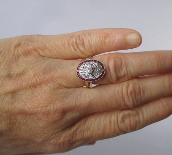 Bague 57 Bague Art Déco Diamants Rubis calibrés Or blanc 58 Facettes