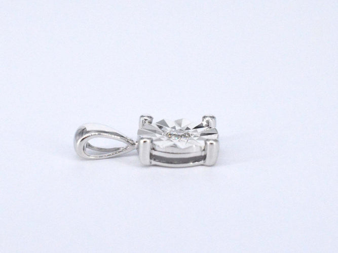 Pendentif Pendentif en or blanc avec un diamant taille brillant 58 Facettes 2190