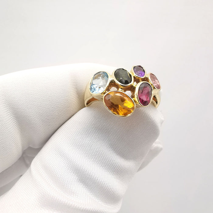 Yellow gold ring with precious stones