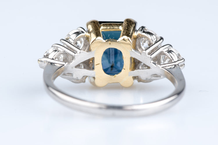 Bague 54 Bague en or blanc, saphir taille émeraude & diamants d’épaules 58 Facettes BG412118-107