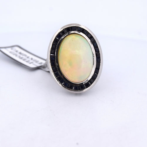 Bague 54 Bague en platine ornée d'opale, d'onyx et de saphirs 58 Facettes