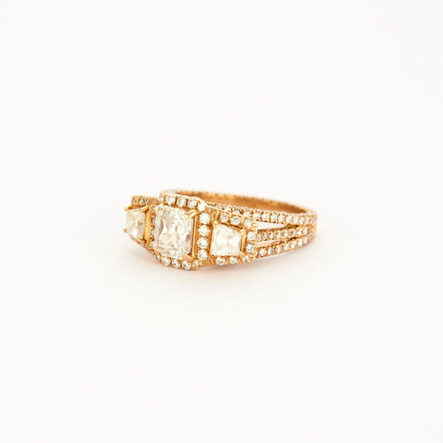 Краљевски прстен од розе злата и дијаманата