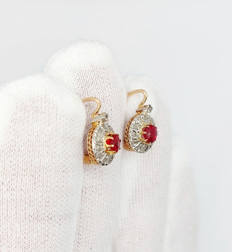 Boucles d'oreilles Dormeuses marguerite antique or rose pierre rouge et diamants 58 Facettes A00730