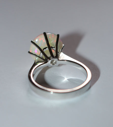 Bague 51 Bague en or blanc Opale et diamants 58 Facettes 585