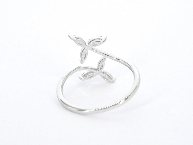 Bague 54 Bague en or blanc avec diamants 58 Facettes 2334