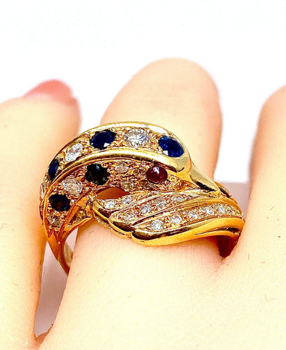 Bague Bague DAUPHIN en or jaune 18 carats, diamants ,saphirs et rubis 58 Facettes AB224