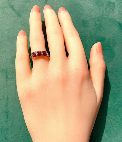 Bague 50 Bague en or jaune 18 carats, 6 rubis et 4 diamants 58 Facettes AB551