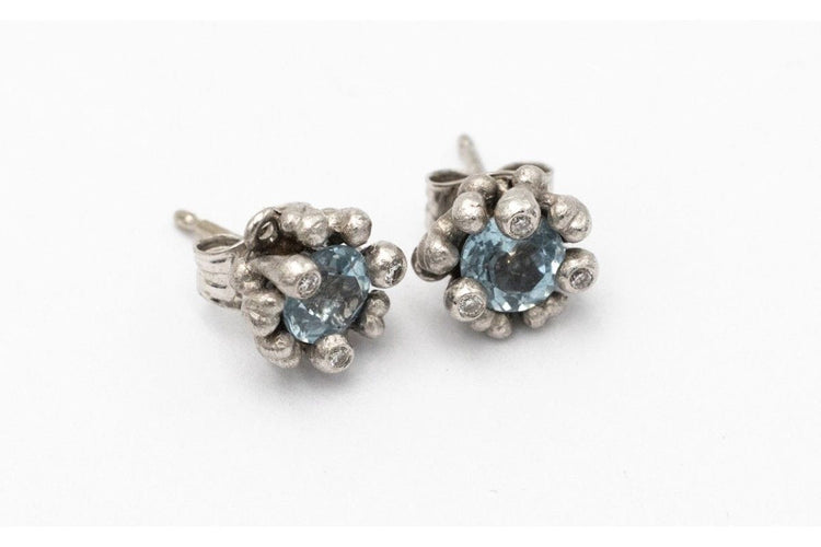 Boucles d'oreilles Boucles d'oreilles de créateur aigues-marines et diamants, Ole Lynggaard, fin du XXe siècle 58 Facettes 9559