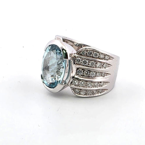 Bague 55 Bague en or blanc 18kt avec aigue-marine ovale 6.80ct et diamants 1.00ct 58 Facettes