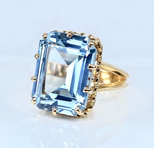 Bague 52 Bague en or jaune 18 carats avec aigue-marine 13 carats 58 Facettes AB667