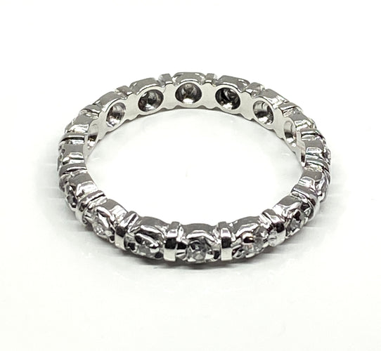 Bague 50 Alliance en or blanc sertie de 16 diamants 58 Facettes AB583