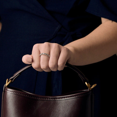 Bague 58,5 Alliance semi pavé en or blanc et diamants 58 Facettes B250483