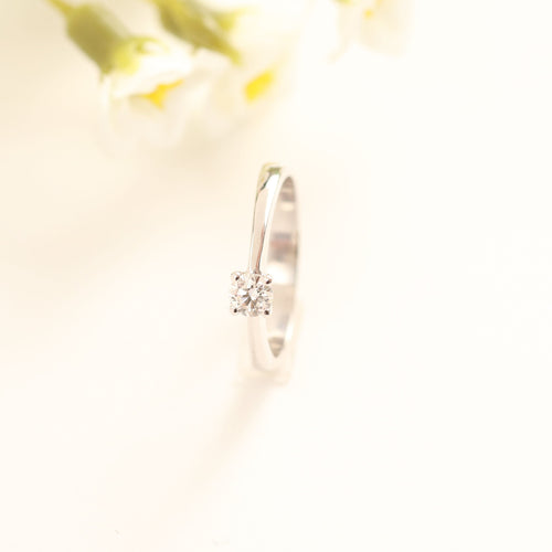 54 Sortija solitario en oro blanco con diamante talla brillante 58 Facettes 126443