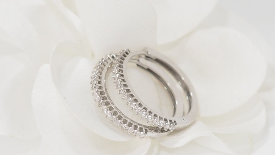 Boucles d'oreilles Boucles d'oreilles créoles en or blanc et diamants 58 Facettes F4882