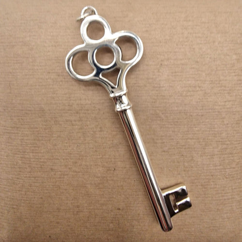 Pendentif Pendentif en argent de la collection Cles de Tiffany & Co. 58 Facettes