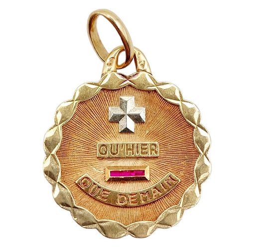 Pendentif Pendentif AUGIS médaille d'amour 19MM or rose 18k et rubis : "+ QU'HIER - QUE DEMAIN" 58 Facettes A05054