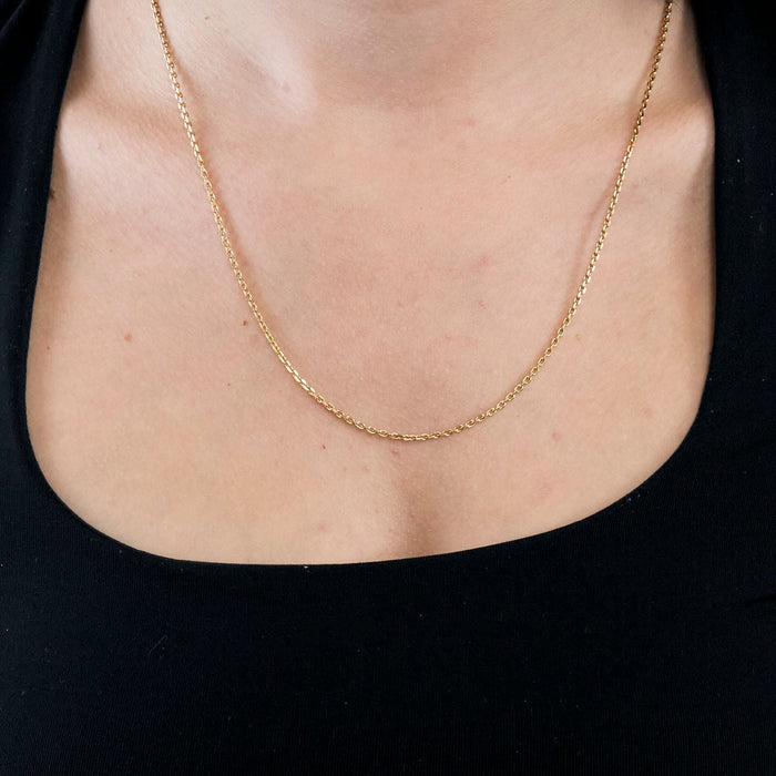 Yellow gold curb chain