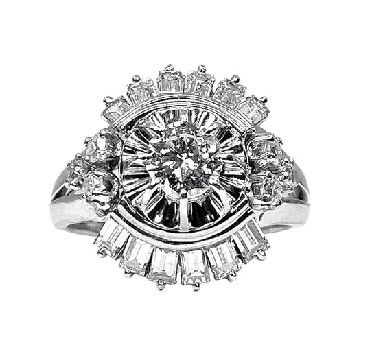 Vakker ring i Platina, baguette og runde diamanter