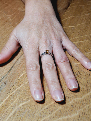 Bague 57 Bague en Or Blanc, Diamants et Citrine 58 Facettes