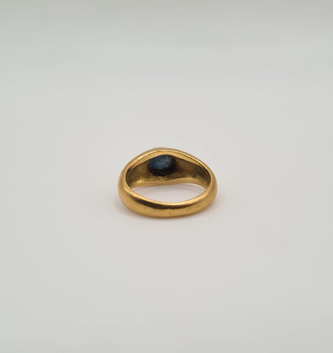 Bague 44 Bague or jaune sertie d’un saphir 58 Facettes