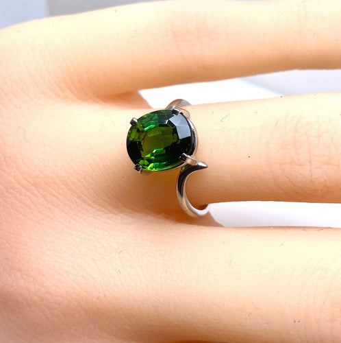 Bague 49 Bague en or blanc et tourmaline verte 58 Facettes AB614
