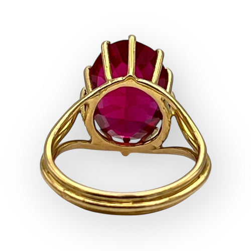 黄金戒指，红色石头