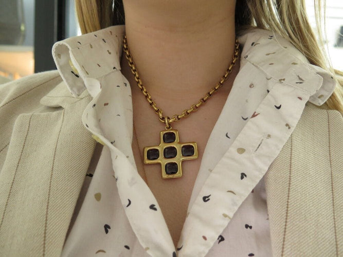 Collier collier POMELLATO pendentif croix grenats + chaine en or 18k 81gr 58 Facettes 267203