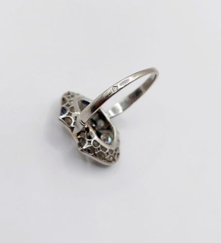 Bague marquise Art Déco Platine perle, diamants et saphirs calibrés (circa 1920) 58 Facettes A06226