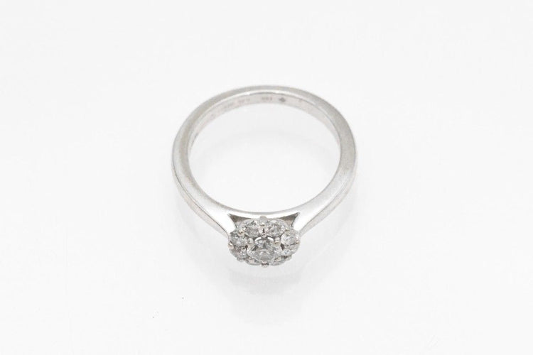 Bague 51 Bague contemporaine en or blanc sertie de diamants. 58 Facettes 10322