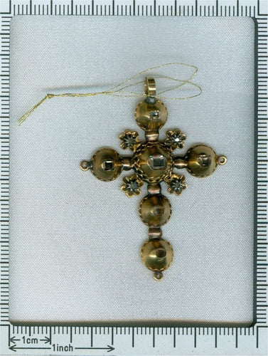Pendentif Opulence des années 1720 : dévoilement d'une croix de diamant géorgienne 58 Facettes 20237-0121