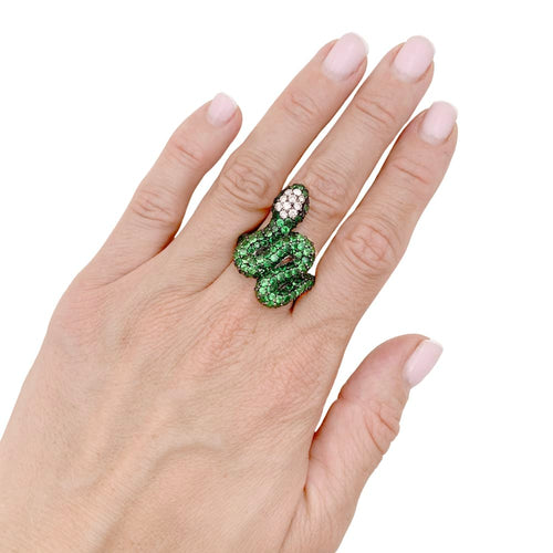 Bague 56 Bague Serpent, or blanc, or noirci, tsavorites et diamants. 58 Facettes 34881