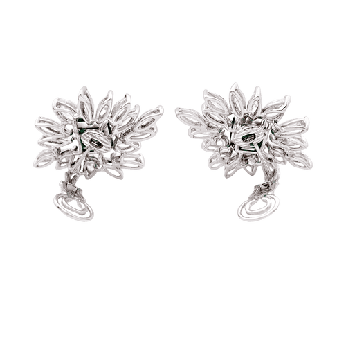 Boucles d'oreilles Paire de clips d'oreilles en or blanc, émeraudes et diamants 58 Facettes 34497