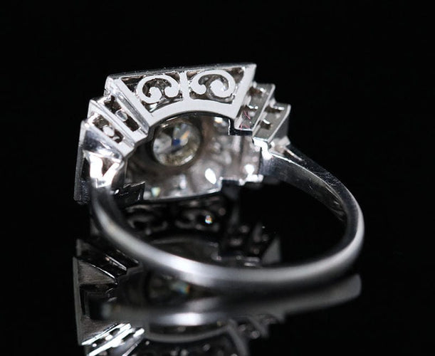 Bague Bague Art Deco 1930 en platine et brillants. 58 Facettes