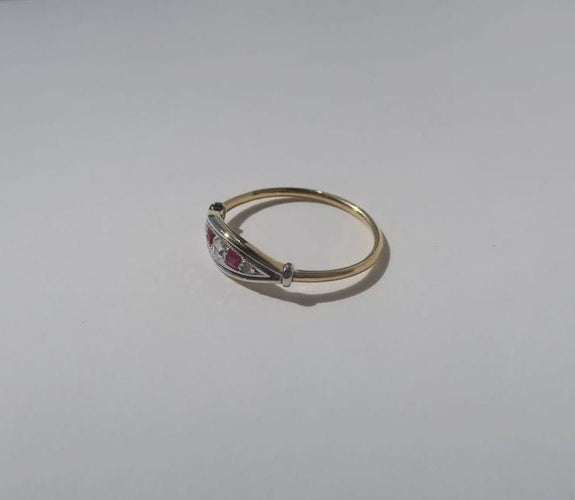 Bague 50.5 Bague jarretière Art Déco diamants, rubis calibrés, or et platine 58 Facettes