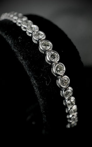 Bracelet Bracelet rivière or blanc serti de 54 brillants de 0,10 carat chacun 58 Facettes