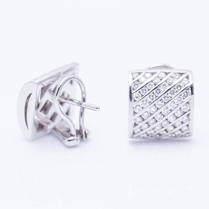 Boucles d'oreilles Boucles d'oreilles en or blanc avec diamants 58 Facettes N102944EJ