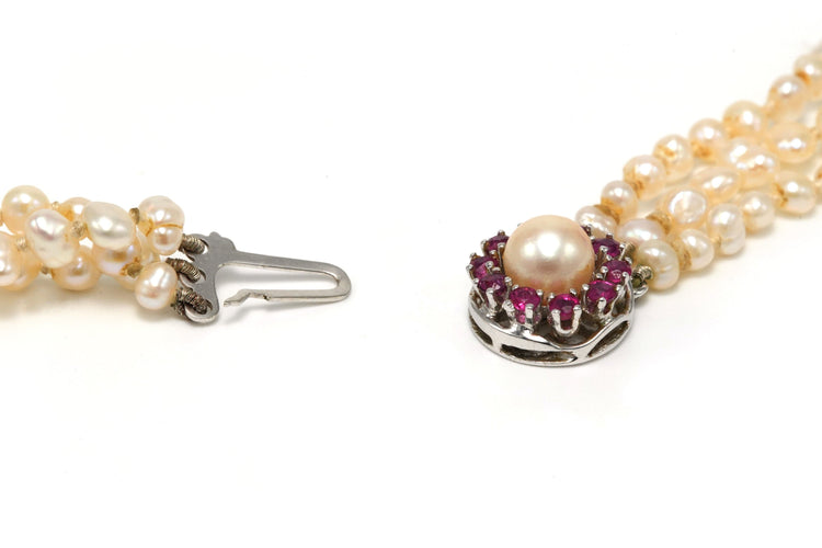 Ketting jaren 70 witgoud, parels en robijnen 