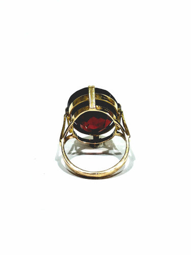 18-carat champagne gold ring and garnet 