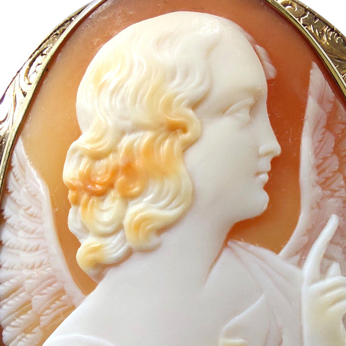 Spillo cammeo angelo Gabriele, XIX secolo, oro e conchiglia