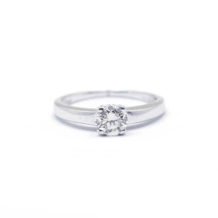 White gold diamond solitaire