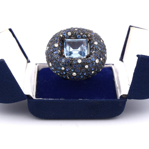 Bague 54 Bague en or blanc avec topaze, saphirs et diamants - Années 1950 58 Facettes