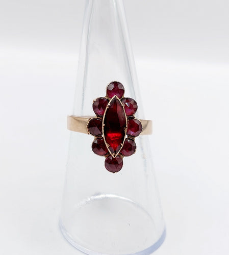 Bague 53.5 Bague marquise antique en or rose 18k ornée de grenats sur paillons 58 Facettes A06484