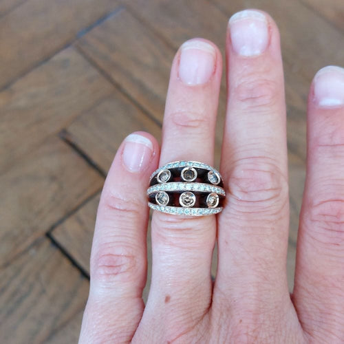 Bague 53 Bague boule "Vulcania" - diamants cognac et blancs, or rose - Epoque moderne 58 Facettes 207