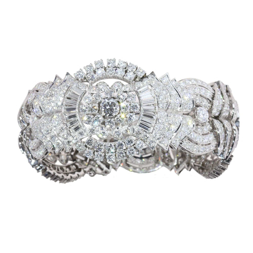 Bracelet Bracelet architectural des années cinquante, serti de diamants et au design sculptural audacieux 58 Facettes 25325-0281