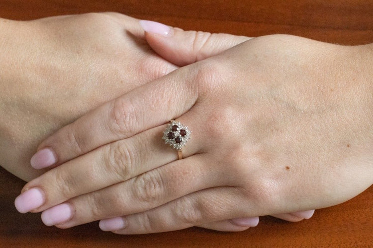 Bague 55 Bague vintage avec grenats et diamants en or blanc 14 carats 58 Facettes 11565