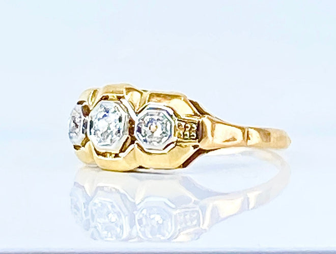 Bague 51 Bague en or jaune 18 carats ornée de 3 diamants 58 Facettes AB545