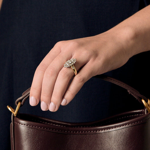 Anillo navette en oro amarillo, oro blanco y diamantes 